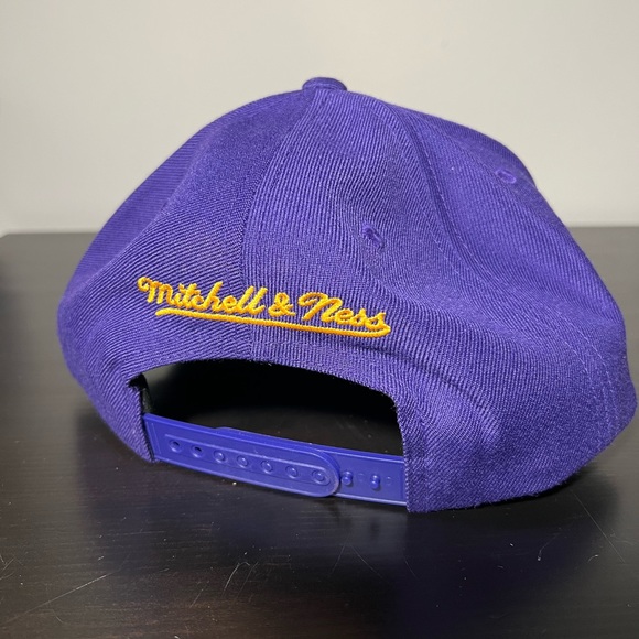 Lakers SnapBack Hat NWT - Picture 6 of 6